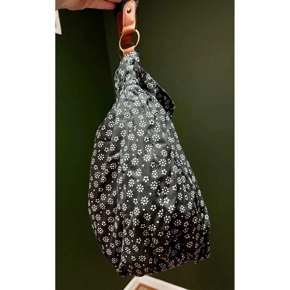 Black &‎ White Daisy Print Hobo Slouch Shoulder Bag